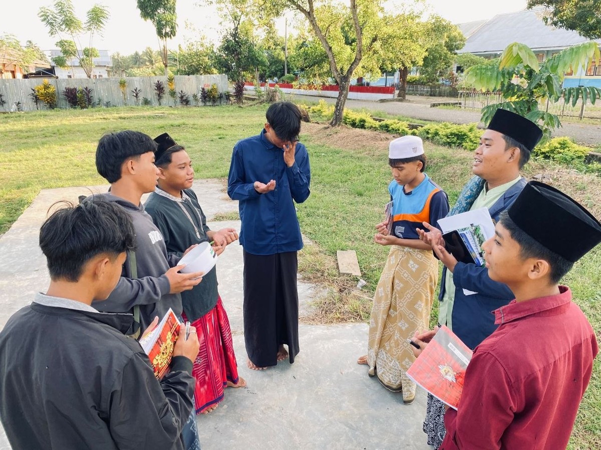 “Morning Ice Breaking: Semangat Pagi Bersama Program Bahasa Inggris Al-Luthfi”
